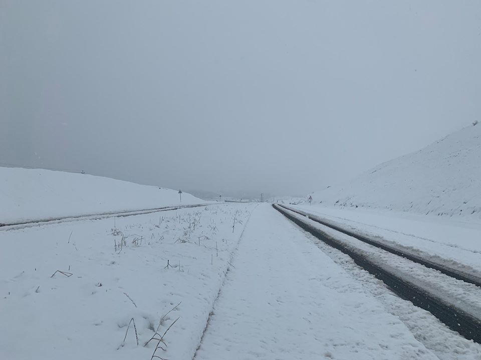 بالصور | ثلوج كثيفة تعيق حركة المرور بمناطق في كوردستان