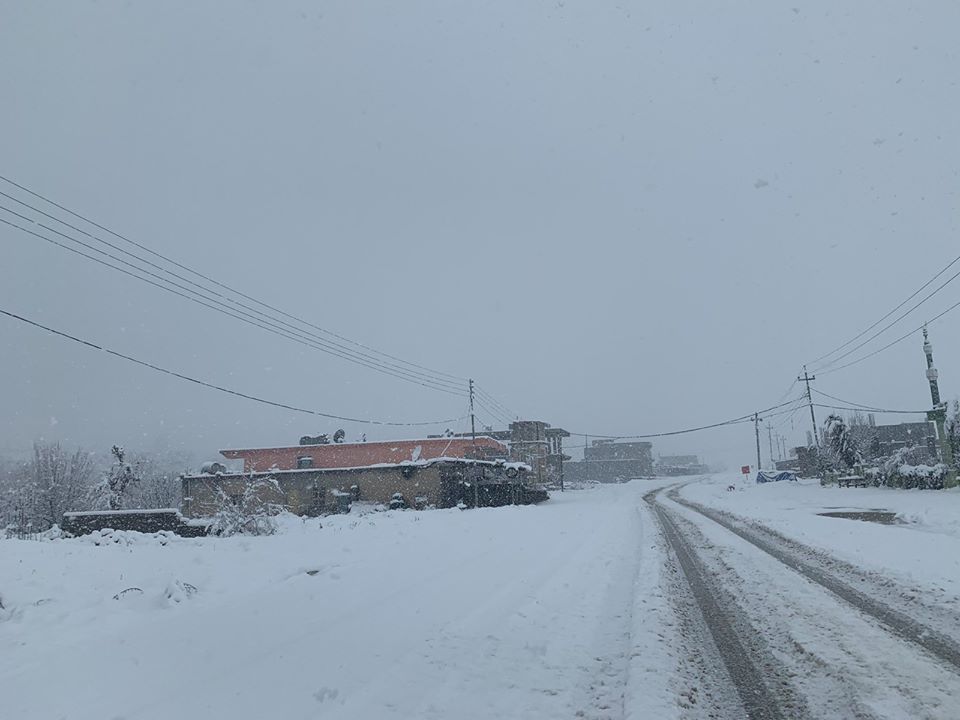 بالصور | ثلوج كثيفة تعيق حركة المرور بمناطق في كوردستان