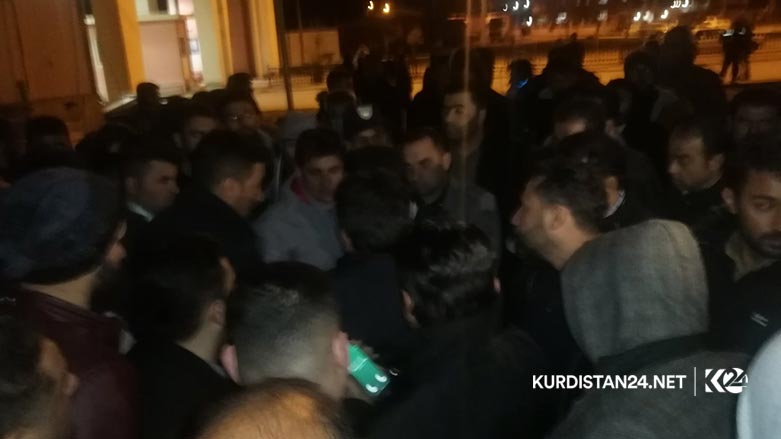 به‌ وێنه‌.. له‌ باشماخ ده‌یان هاووڵاتی راگیراوون و داوای به‌ هاناوه‌چوون ده‌كه‌ن
