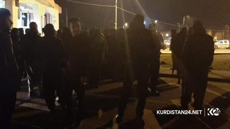 بە هۆی نەخۆشی کۆرۆناوە 12 هاووڵاتی لە مەرزی پەروێزخان راگیراون