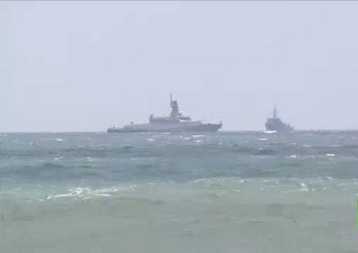 Rûsiyê dû gemîyên serbazî yên mûşekhelgir şandin beravên Sûriyê