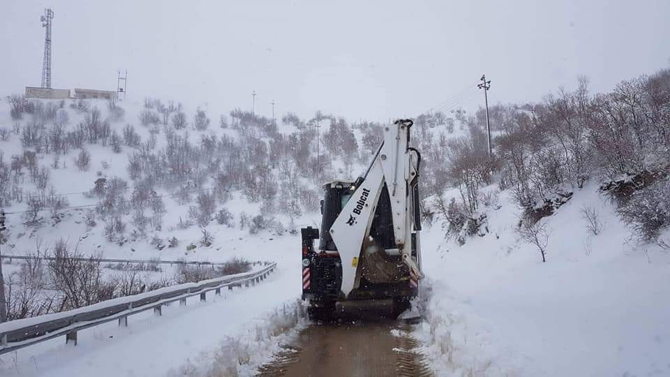 لە دوکان بەفر ئاستەنگ بۆ ھاتووچۆی چەند رێگایەك دروست دەكات