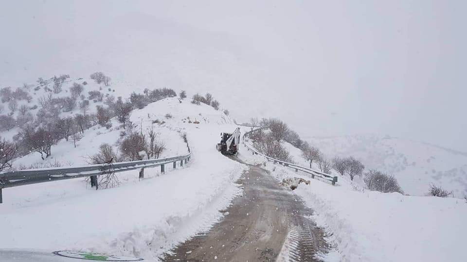 لە دوکان بەفر ئاستەنگ بۆ ھاتووچۆی چەند رێگایەك دروست دەكات
