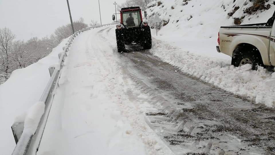 لە دوکان بەفر ئاستەنگ بۆ ھاتووچۆی چەند رێگایەك دروست دەكات