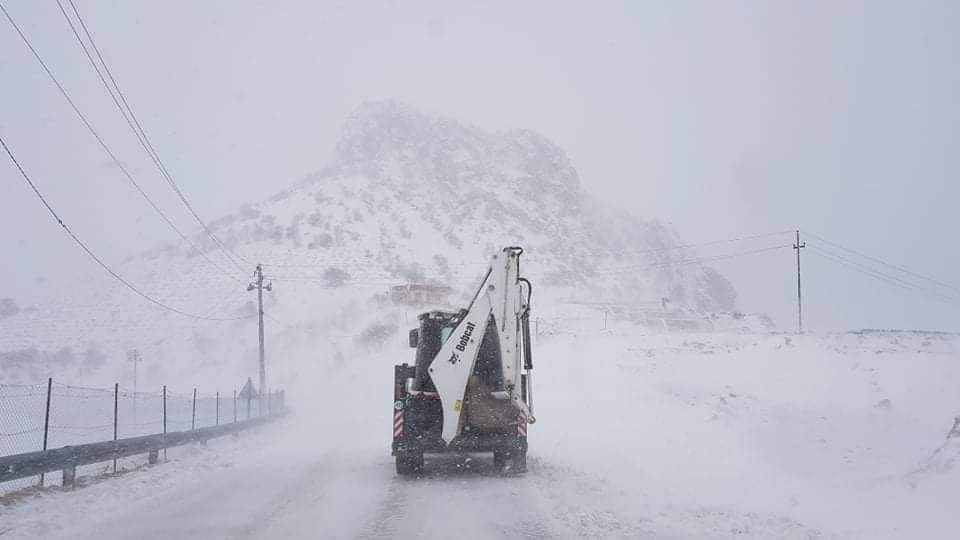 لە دوکان بەفر ئاستەنگ بۆ ھاتووچۆی چەند رێگایەك دروست دەكات