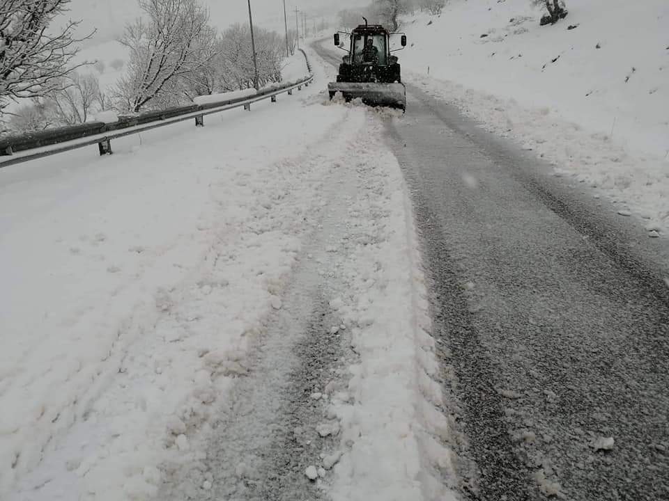 لە دوکان بەفر ئاستەنگ بۆ ھاتووچۆی چەند رێگایەك دروست دەكات