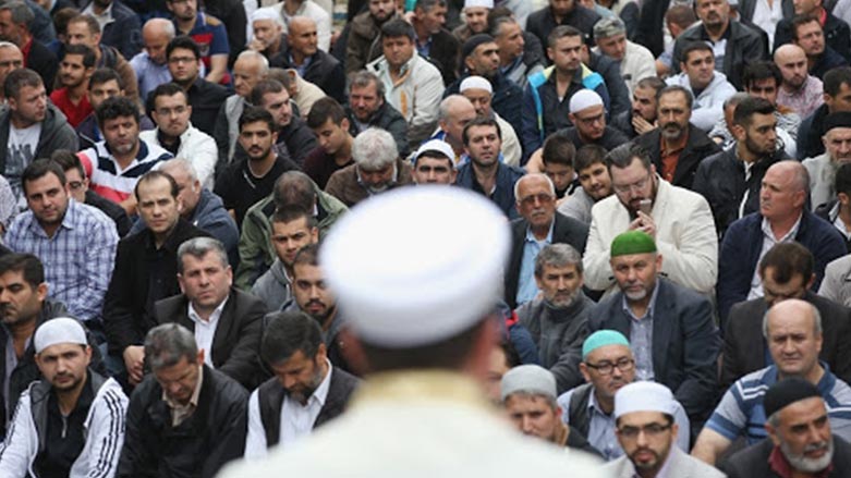 زانایان پشتیوانی له‌ بڕیاری راگرتنی نوێژی هه‌ینی ده‌كه‌ن