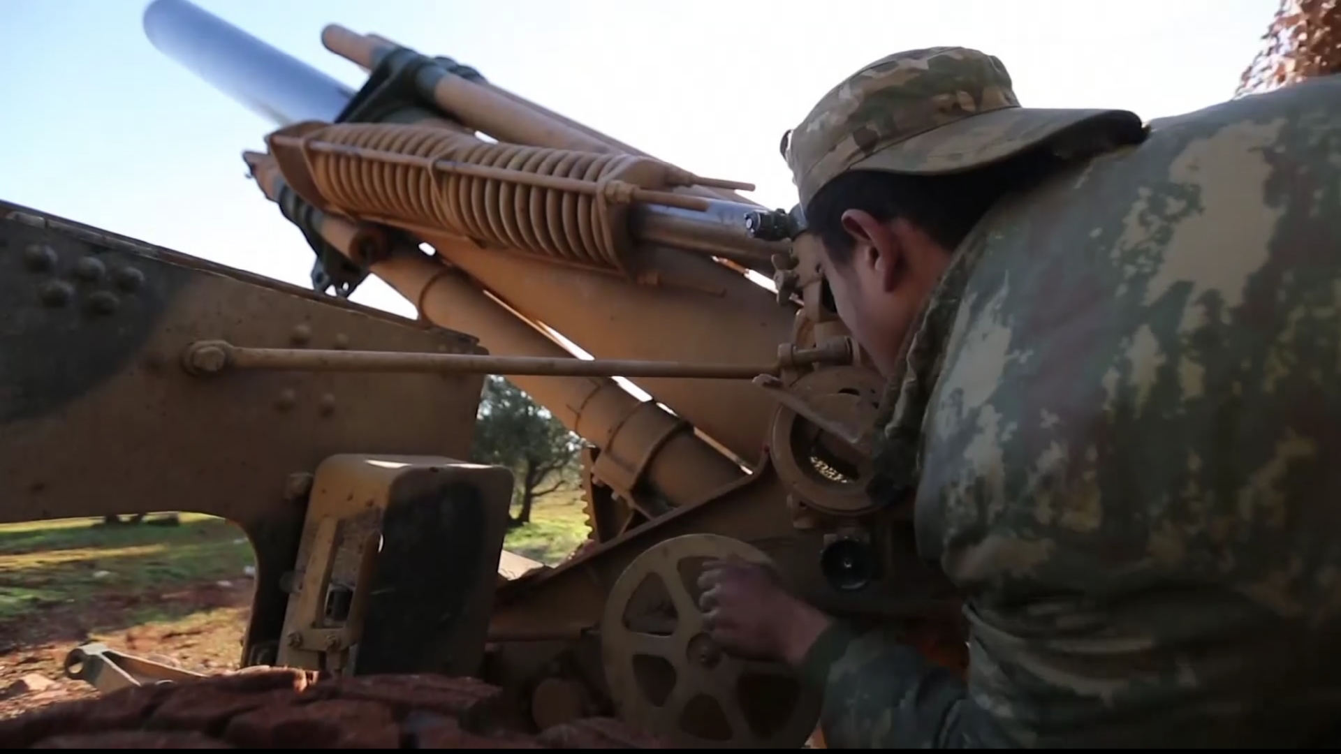   11 serbazên Sûriyê û 14 çekdarên opizîsyonê li rojhelata Îdlibê hatin kuştin