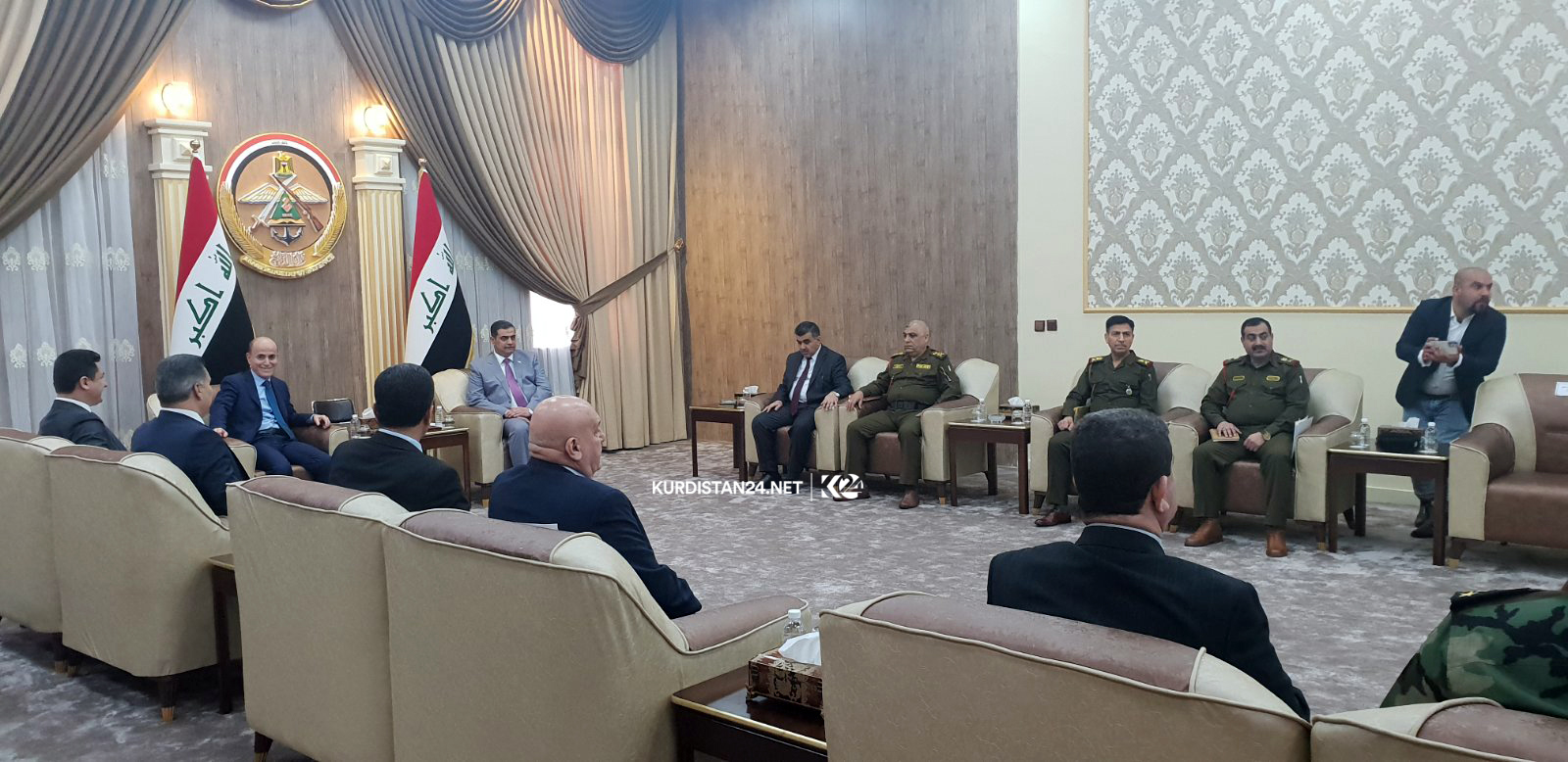وەزارەتی پێشمەرگە و بەرگری عێراق لە كۆبوونەوەدان