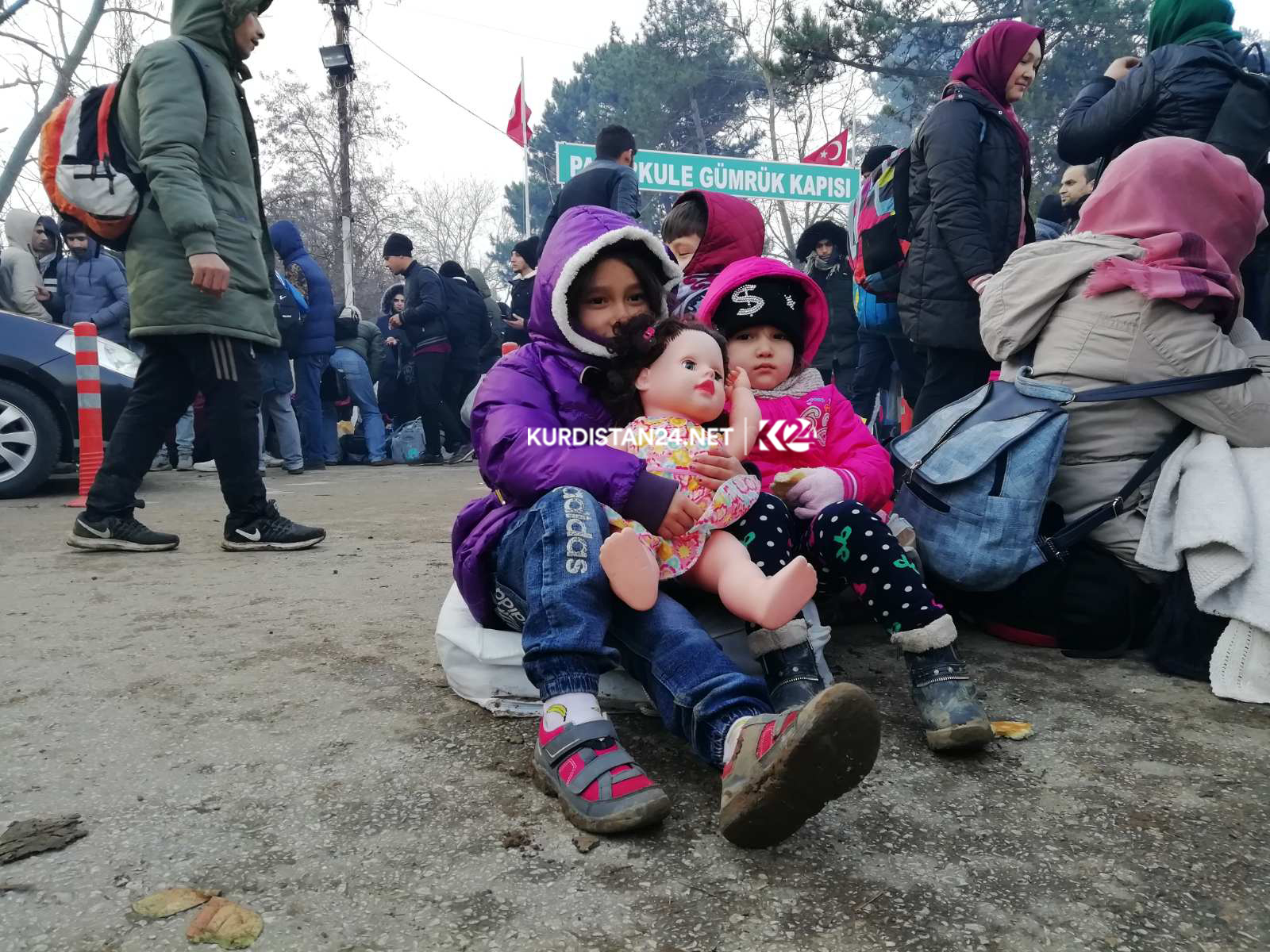 بالصور | اليونان توصد أبوابها بوجه اللاجئين