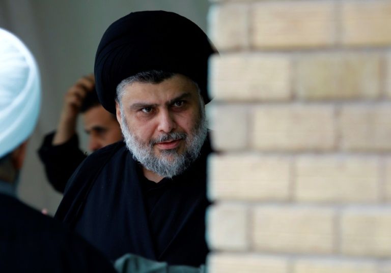 الصدر يدرس التخلي عن علاوي بعد أيام من دعم تكليفه