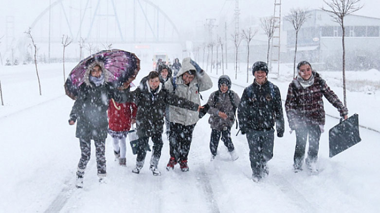 Berf deriyên dibistanên 24 parêzgehên Tirkiyê digire 