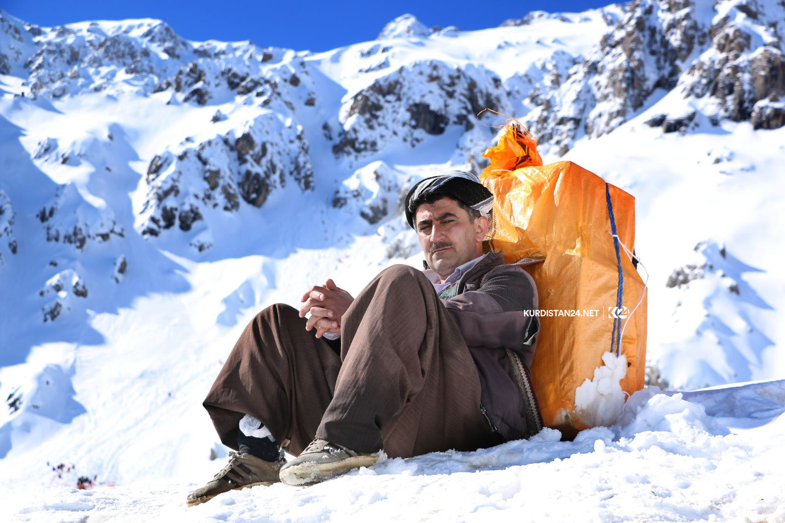 بالصور | رحلة ثلجية مروعة لسلاسل 