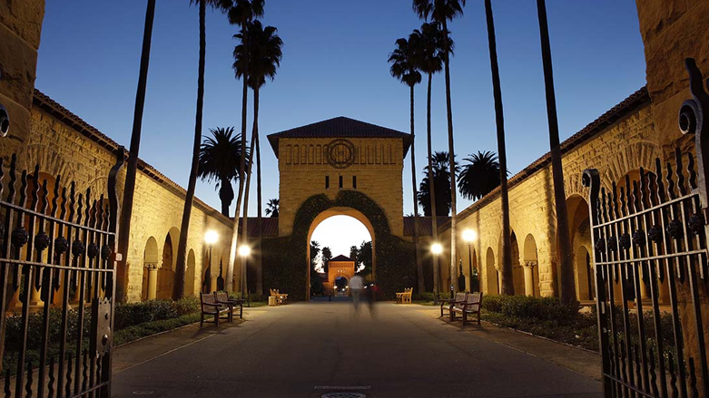 جامعة ستانفورد تعتمد الدروس عبر الإنترنت 