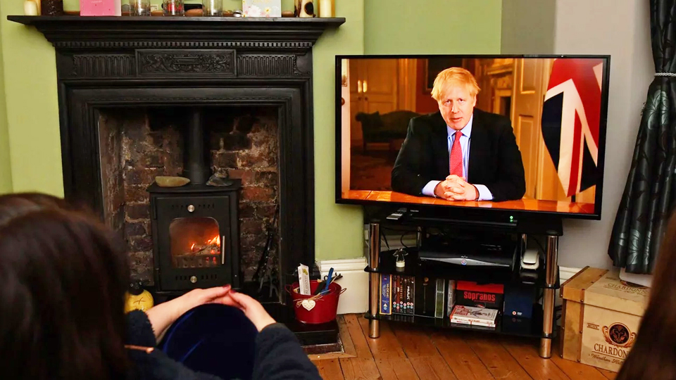 عزل تام في بريطانيا في خضم تحذيرات من تسارع انتشار كورونا