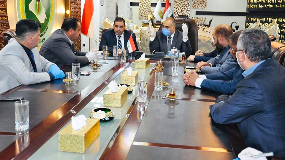 العراق يسعّر طبقة البيض.. والحسني يعد بـ"معاقبة ضعاف النفوس"