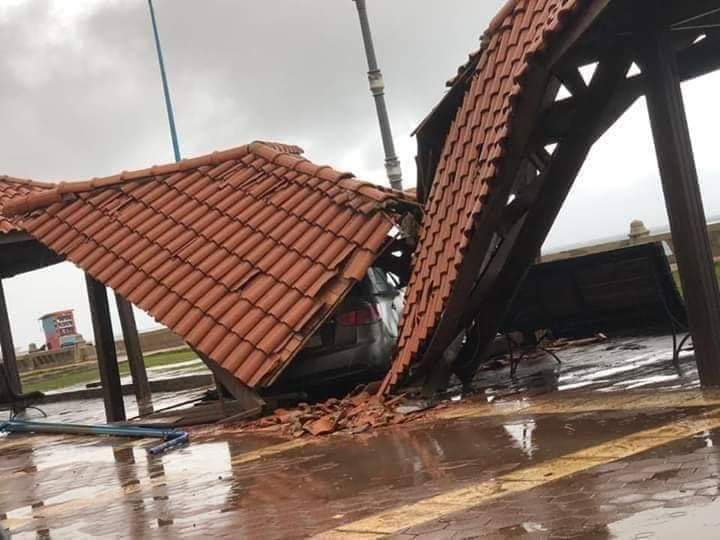 "عاصفة التنين" تجتاح مصر.. إصابات وطرق مغلقة وسيارات محطمة