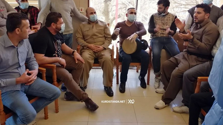 بالفيديو | مواطنون يحتفلون بعد مغادرتهم الحجر في كوردستان