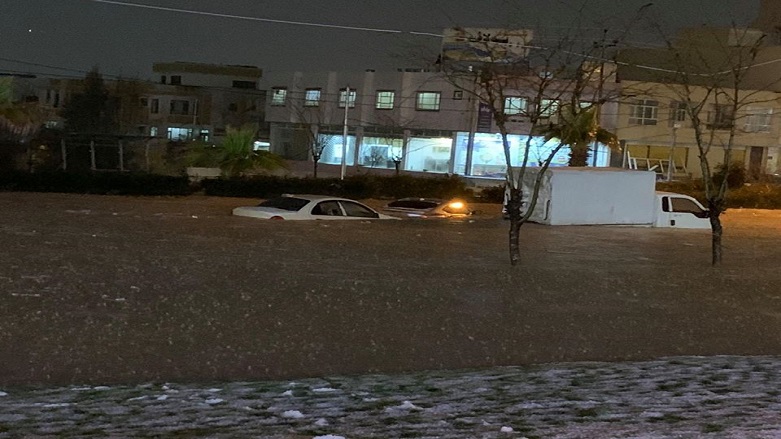 Cars stuck on the street during flash floods in Duhok city, March 18, 2020. (Photo: Kurdistan 24)