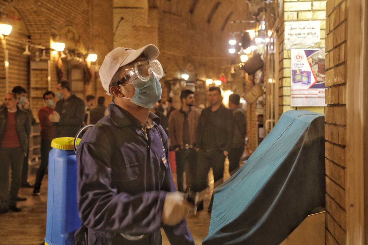 A city worker sprays disinfectant at an Erbil market, March. 7, 2020. (Photo: Kurdistan 24/Iman Farman)