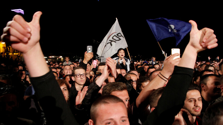 Yekem hikumet li Ewrûpa bi Koronayê kevt