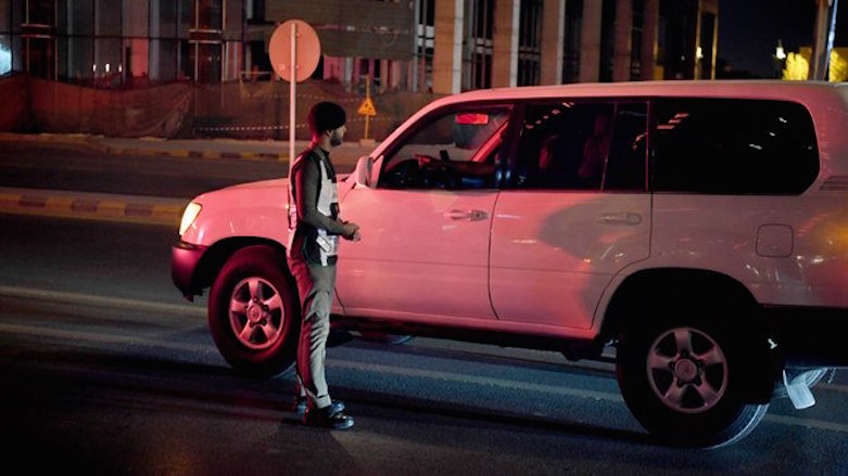 سعوودییە سزای ئەو کەسانە دیاری دەکات کە قەدەغەی هاتووچۆ دەشکێنن