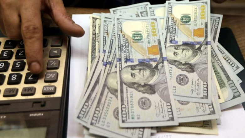 الدولار يتراجع قليلاً أمام الدينار العراقي