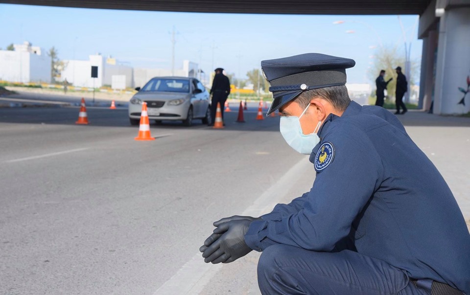 Security forces in Erbil take turns resting while enforcing the regionwide curfew. (Photo: Kurdistan 24)
