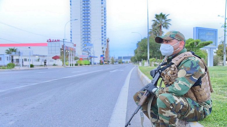 Security forces in Erbil take turns resting while enforcing the regionwide curfew. (Photo: Kurdistan 24)