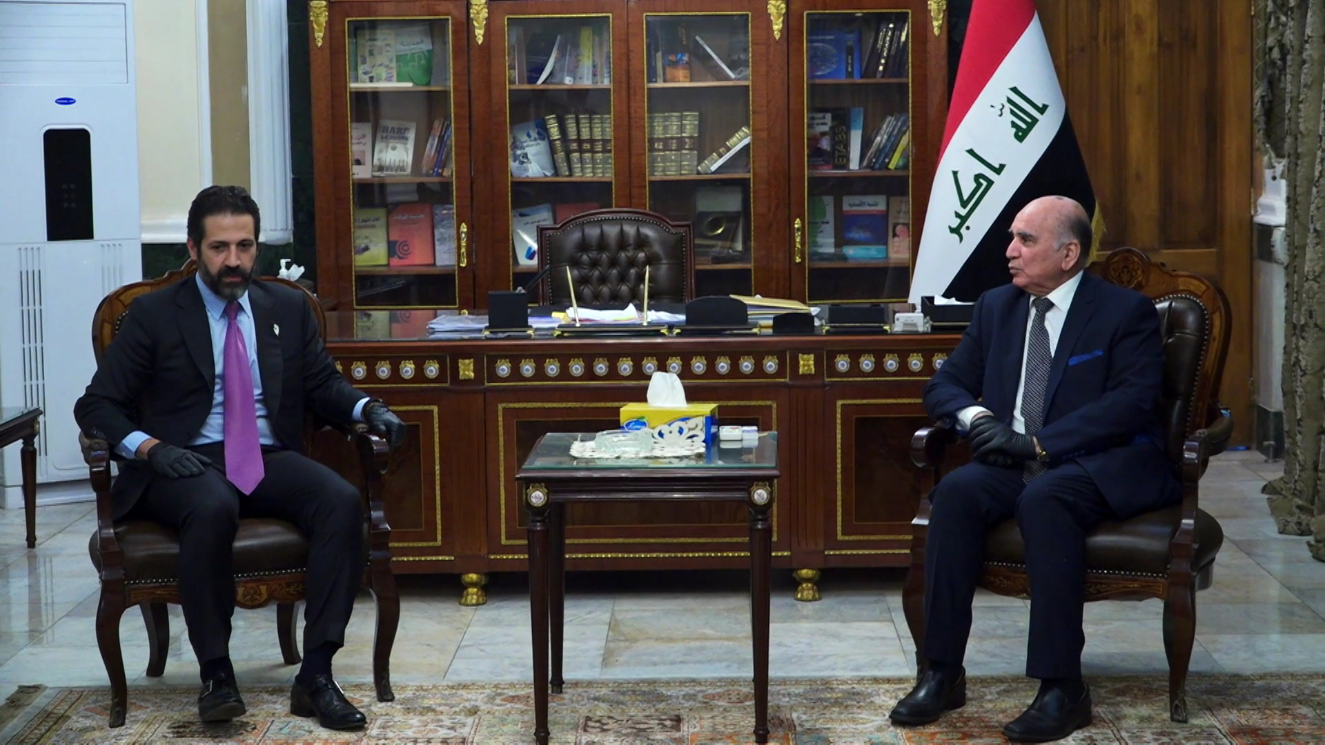 Şanda Hikûmeta Kurdistanê û ligel cîgirê serokwezîrê Îraqê, wezîrê Darayî û Mistefa Kazimî civiya
