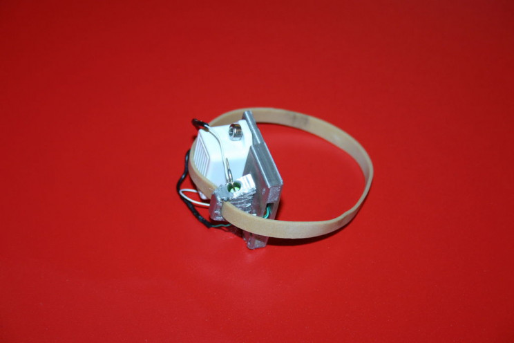 ئەم ئامێرە رێگری دەکات لەوە دەست لە دەموچاوت بدەیت