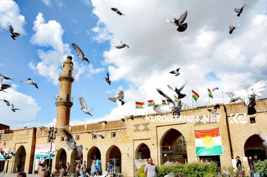 A mosque next to the Erbil clock tower by the small park across the historic citadel in the center of the city on April 27, 2020. (Photo: Kurdistan 24)