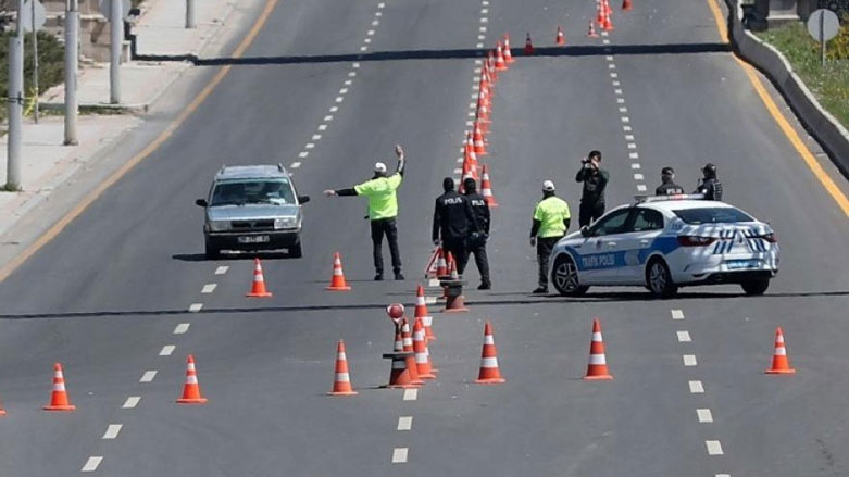 Qedexeya di navbera 31 bajarên Tirkiye û Bakur de hat dirêjkirin 