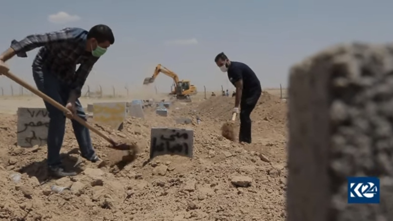 گۆڕی مونا ئیسماعیل لە گۆڕستانێکی کەرکووکە