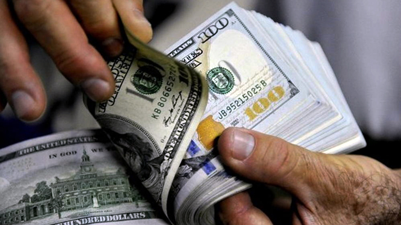 الدولار يرتفع مع عودة كورونا بقوة إلى العراق