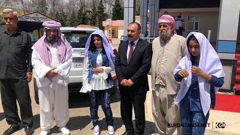 2 keçên Êzidî yên rizgarkirî vedigirin  Herêma Kurdistanê