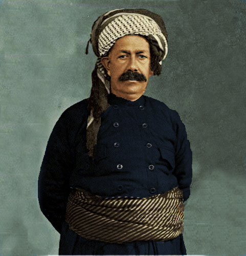 گەنجێک لەڕێگەی تەکنەلۆجیا وێنە رەش و سپییەکان رەنگدەکات 