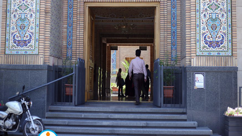 ئێران دەرگای فەرمانگە و مزگەوتەكان دەكاتەوە