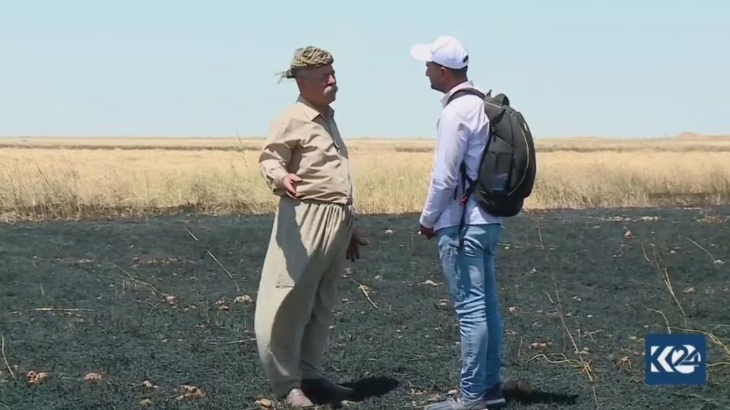 هێمن ده‌لۆ، په‌یامنێری كوردستان 24، له‌گه‌ڵ یه‌كێك له‌ خاوه‌ن زه‌وییه‌ كشتوكاڵییه‌كان كه‌ ده‌غڵودانه‌كه‌ی سووتێنراوه‌