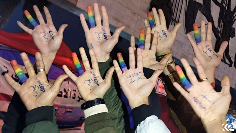 مصدرها "سارية أوروبية".. عاصفة تجتاح العراق وتقلّب "ملصقات 2017"