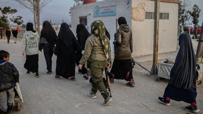 Malbatên DAIŞê hewla reva ji kampa Holê didin