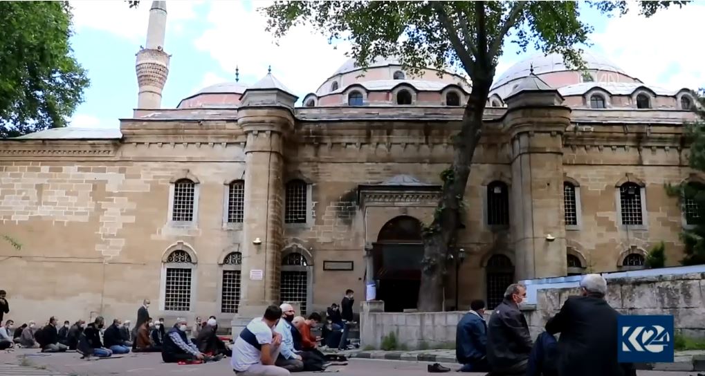 Li Tırkiye û bakur piştî 74 rojan mizgeft hatın vekirin