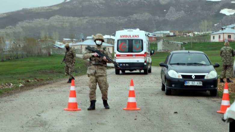 Li Wanê 12 kes di şînekê de bi Koronayê ketin