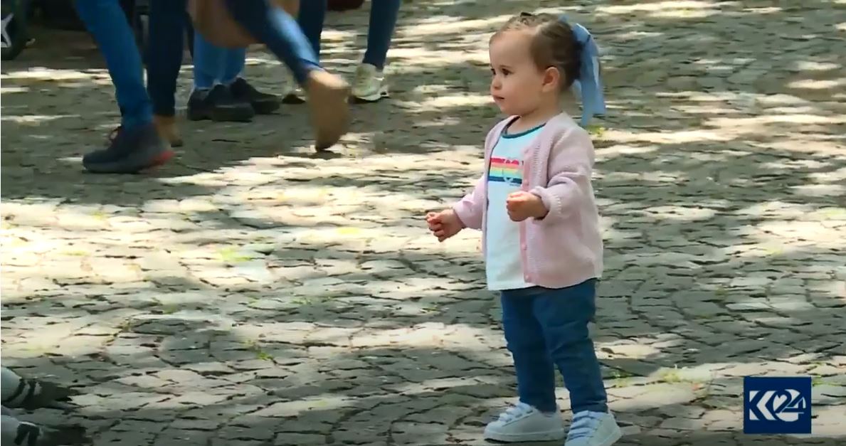 Piştî 40 Rojan Bi Milyonan Zarok Derketin Kolanan