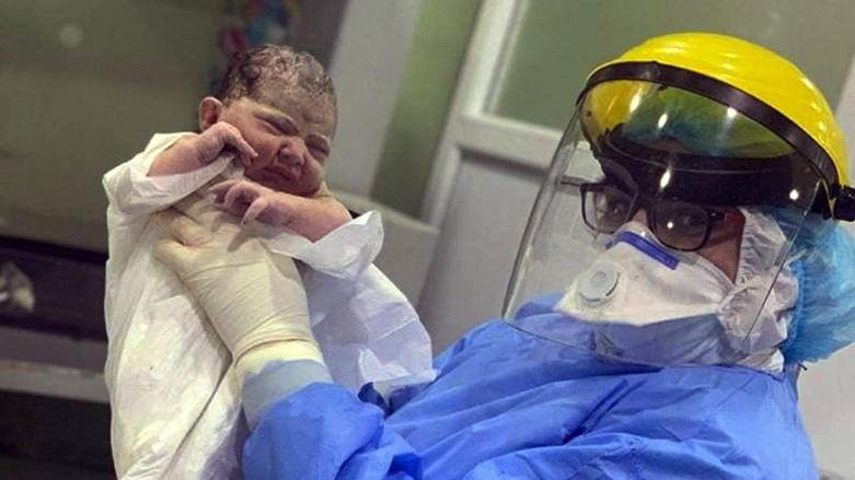 امرأة مصابة بكورونا تنجب طفلاً بـ"صحة جيدة" في كركوك