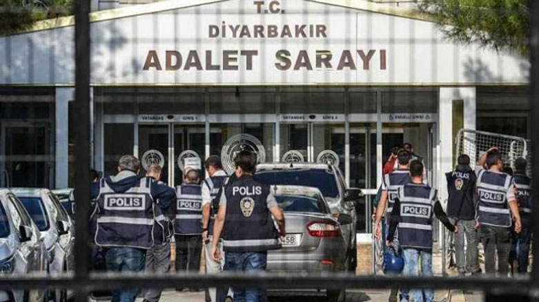 Li Diyarbekirê 23 kes hatin zîndanîkirin 