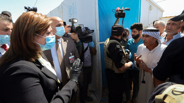 وزيرة الهجرة تتحدث برفقة مستشار الوزارة محمد جواد ومدير عام دائرة شؤون الفروع علي عباس جهاكير وقائمقام خانقين دلير ساية.