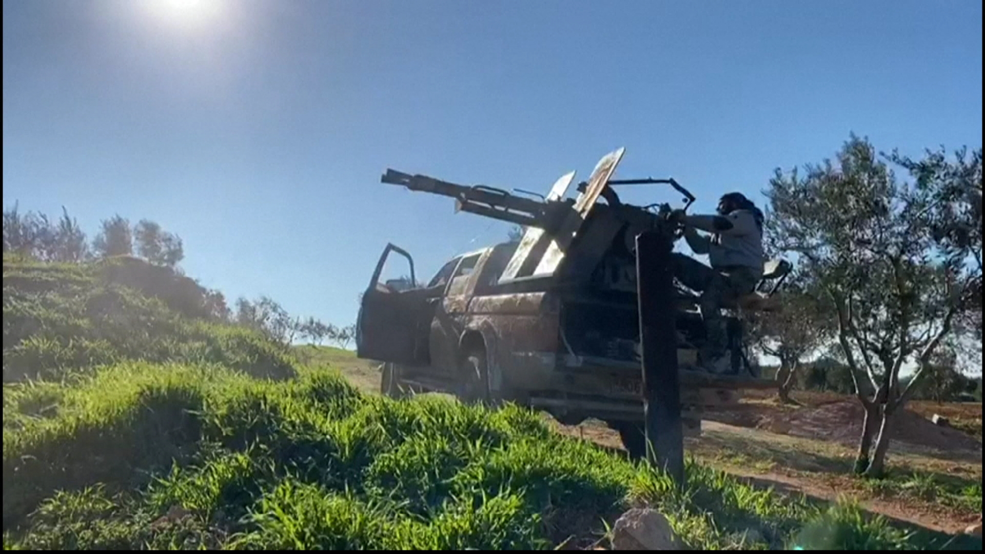 Girûpên çekdar hejmareka serbazên hikumeta Sûriyê kuştin û brîndar 