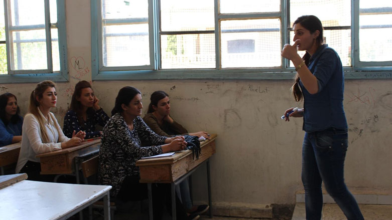 Rêveberiya Xweser xwendina bekelorya ya hikûmeta Sûriyê qedexe dike