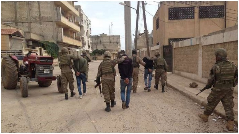 Serbazên Tirkiye 7 ciwanên Efrînê desteser kirin
